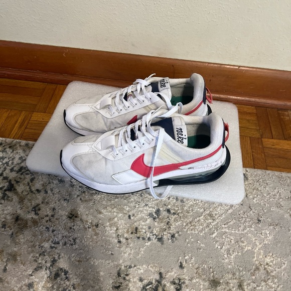 Nike Women Tennis Shoes - Picture 9 of 11